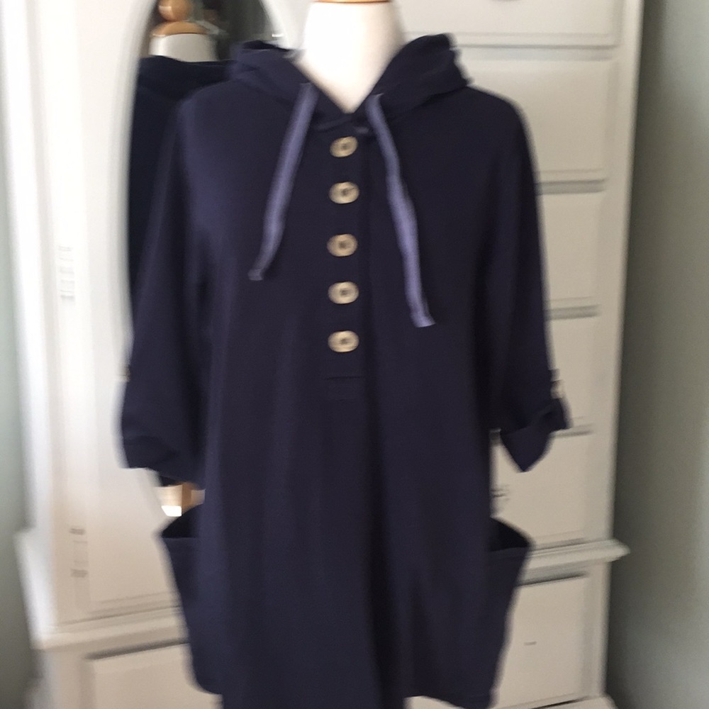 Susan Graver Women’s L top.